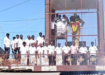 தூத்துக்குடியில் காமராஜர் பிறந்த நாளையொட்டி அவரது சிலைக்கு முன்னாள் அமைச்சர் சி.த.செல்லப்பாண்டியன் மாலை அணிவித்தார்.