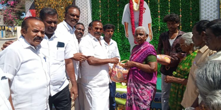 தூத்துக்குடியில் காமராஜர் பிறந்தநாளையொட்டி நலத்திட்ட உதவிகள் முன்னாள் அமைச்சர் சித.செல்லப்பாண்டியன் வழங்கினார்.