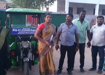 மாப்பிள்ளையூரணி ஊராட்சியில் குப்பை சேகரிக்கும் புதிய வாகனங்களை ஊராட்சி தலைவர் சரவணக்குமார் தொடங்கி வைத்தார்.