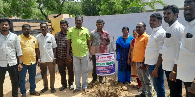 மாசு இல்லாத மாப்பிள்ளையூரணியை உருவாக்க மரக்கன்று நடும் திட்டத்தை பஞ்சாயத்து தலைவர் சரவணக்குமார் துவக்கி வைத்தார்.