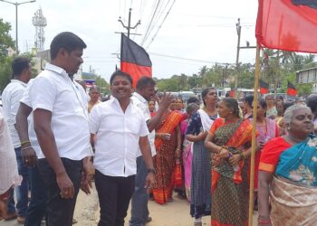 தூத்துக்குடியில் நடைபெற்ற தி.மு.க.மகளிர் அணி ஆர்ப்பாட்டத்தில்   “மாஸ்” காட்டிய கிழக்கு ஒன்றிய செயலாளர் சரவணகுமார்…  திமுக முக்கிய நிர்வாகிகள் பாராட்டினர்…