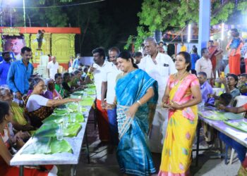 தூத்துக்குடி பத்திரகாளியம்மன் கோவில் கொடைவிழாவை முன்னிட்டு அமைச்சர் கீதாஜீவன் அன்னதானத்தை தொடங்கி வைத்தார்