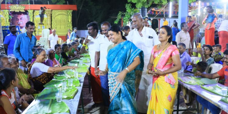 தூத்துக்குடி பத்திரகாளியம்மன் கோவில் கொடைவிழாவை முன்னிட்டு அமைச்சர் கீதாஜீவன் அன்னதானத்தை தொடங்கி வைத்தார்