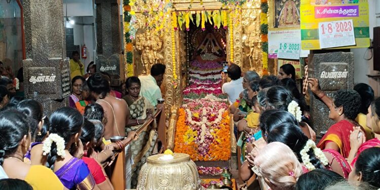 தூத்துக்குடி தெப்பக்குளம் மாரியம்மன் கோவிலில் புஷ்பாஞ்சலி விழா