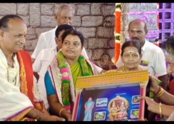 தூத்துக்குடியில் குருகுலம் சார்பில் முப்பெரும் விழா அமைச்சர் கீதாஜீவன் பங்கேற்பு:     எல்லோரும் நன்றாக இருக்க வேண்டும் என்று உள்ளம் கொண்டவர் அமைச்சர் கீதாஜீவன் ஸ்ரீஆலால சுந்தர வேத சிவாகம வித்யாலயம் முதல்வர் செல்வம் பட்டர் புகழாரம்!!