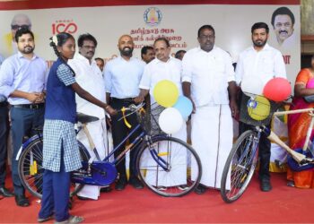 நாகப்பட்டினம் நகராட்சி பள்ளியில்  மாணவ மாணவிகளுக்கு  மிதிவண்டிகளை சட்டத்துறை (சட்டம், நீதிமன்றங்கள், சிறைச்சாலை, ஊழல் தடுப்புச் சட்டம்) அமைச்சர் எஸ்.ரகுபதி வழங்கினார்.