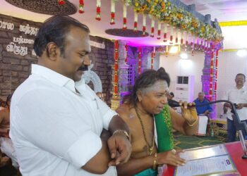 தூத்துக்குடியில் குருகுலம் சார்பில் முப்பெரும் விழா மேயர் ஜெகன் பெரியசாமி பங்கேற்பு: நம்முடைய மேயர் கடமை தான் முக்கியம் என்று  மக்கள் பணி செய்து அசத்தி வருகிறார்..  ஸ்ரீ ஆலால சுந்தர வேத சிவாகம வித்யாலயம் முதல்வர் செல்வம் பட்டர்   பாராட்டு!!