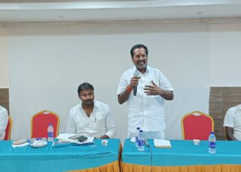 எடப்பாடியே மதுரை பக்கம் வராதே –  நகர் முழுவதும் PMT மக்கள் பாதுகாப்பு இயக்கம் சார்பில் ஒட்டப்பட்ட வால்போஸ்டரால் பெரும் பரபரப்பு!!