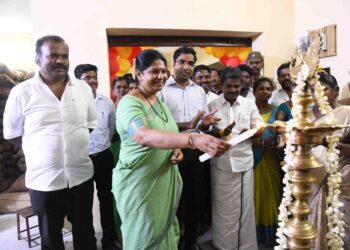 மாப்பிள்ளையூரணி பகுதி வளர்ச்சிக்கு  13 கோடியே 32 லட்சம் மதிப்பீட்டில்  பல்வேறு திட்டப்பணிகள்:  மக்களுக்கு தேவையான அடிப்படை திட்டங்கள் அனைத்தையும் எங்களை சந்திக்கும் போதெல்லாம் கேட்டு பெறும் சிறந்த   பஞ்.தலைவர் சரவணகுமார்   எம்பி கனிமொழி, எம்எல்ஏ சண்முகையா, மாவட்ட ஆட்சித் தலைவர் ஆகியோர் பாராட்டினர்..