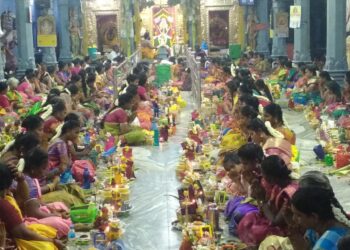 தூத்துக்குடி மேலசண்முகபுரம் பத்திரகாளியம்மன் கோவில் வரலட்சுமி பூஜை நடைபெற்றது.