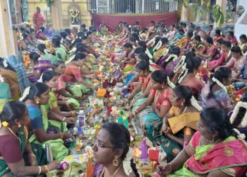 தூத்துக்குடி சண்முகபுரம் பத்திரகாளியம்மன் கோவில் வரலட்சுமி பூஜை நடைபெற்றது.