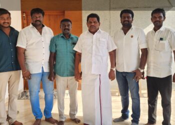 தூத்துக்குடியில் தெற்கு மாவட்ட திமுக மாணவர் அணியினர் அமைச்சர் அனிதா ராதாகிருஷ்ணனிடம் வாழ்த்து பெற்றனர்.