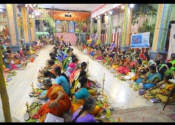 தூத்துக்குடி சண்முகபுரம் பதினெட்டாம்படி கருப்பசாமி கோவிலில் திருவிளக்கு பூஜை நடைபெற்றது.