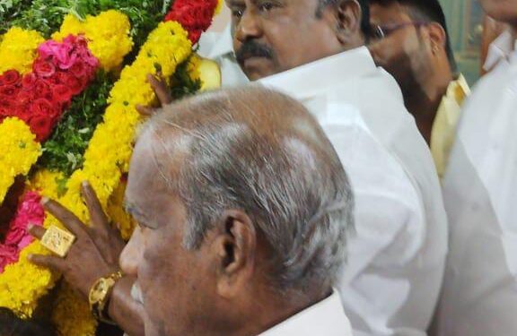 செக்கிழுத்த செம்மல் வ.உ. சிதம்பரனார் பிறந்தநாள்.. திருவுருவ சிலைக்கு மாலை அணிவித்து மரியாதை செலுத்திய அமைச்சர் கீதாஜீவன், மேயர் ஜெகன் பெரியசாமி!!