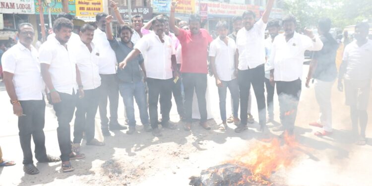 அமைச்சர் உதயநிதி ஸ்டாலினுக்கு மிரட்டல் சாமியார் கொடும்பாவி தூத்துக்குடியில் எரிப்பு