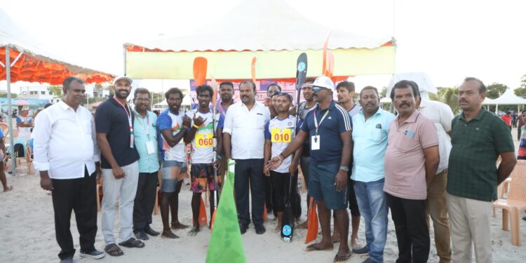 பியர்ல் சிட்டி ஓஷன் ஸ்போட்ஸ் சாம்பியன்ஷிப் போட்டியான கடல் சாகச போட்டி தொடக்க விழா தூத்துக்குடி முத்து நகர் கடற்கரையில் நடைபெற்றது