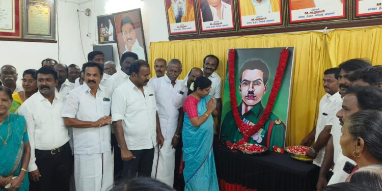 தூத்துக்குடியில் இம்மானுவேல் சேகரன் நினைவு தினத்தையொட்டி அமைச்சர் கீதாஜீவன் மலர் அஞ்சலி செலுத்தினார்.