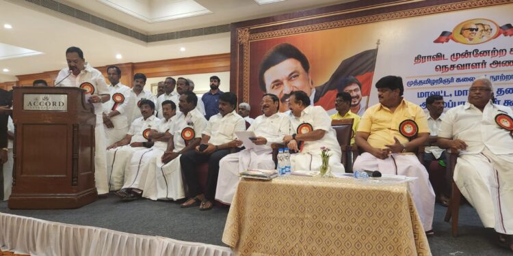 சென்னையில் திமுக நெசவாளர் அணி ஆலோசனைக் கூட்டம் அமைச்சர்கள் பொன்முடி, காந்தி பங்கேற்பு