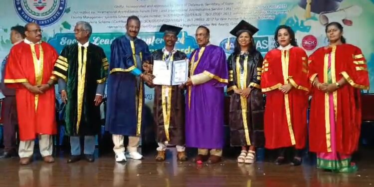 தூத்துக்குடி தி.மு.க கவுன்சிலருக்கு உலக மனித சமாதான பல்கலைக்கழகம் டாக்டர் பட்டம் வழங்கியது