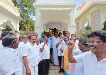 தூத்துக்குடியில் அண்ணா பிறந்தநாளை முன்னிட்டு அவரது சிலைக்கு முன்னாள் அமைச்சரும், அதிமுக மாநில அமைப்பு செயலாளர் சித.செல்லப்பாண்டியன் மாலை அணிவித்தார்.