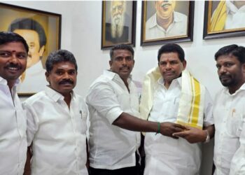 தூத்துக்குடியில் தெற்கு மாவட்ட திமுக சுற்றுச்சூழல் அணியினர் அமைச்சர் அனிதா ராதாகிருஷ்ணனிடம் வாழ்த்து பெற்றனர்.