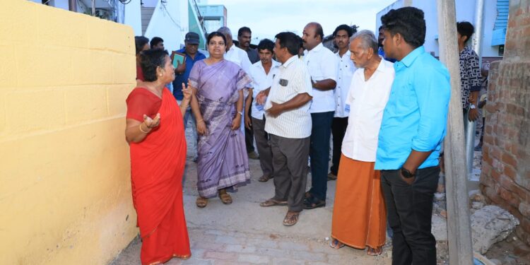 தூத்துக்குடி 45வது வார்டு பகுதியில் அமைச்சர் கீதாஜீவன் பொதுமக்களிடம் குறை கேட்பு