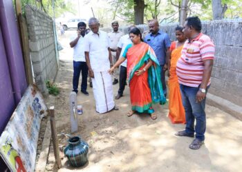 தூத்துக்குடி ராஜபாண்டி நகரில் அமைச்சர் கீதாஜீவன் தனது சொந்த செலவில் குடிநீர் குழாய் அமைத்து கொடுத்தார்