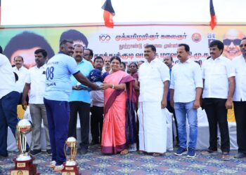 தூத்துக்குடியில் கலைஞர் நூற்றாண்டு விழா கிரிக்கெட் போட்டி அமைச்சர் கீதாஜீவன், மார்க்கன்டேயன் எம்.எல்.ஏ, மேயர் ஜெகன் பெரியசாமி ஆகியோர் துவக்கி வைத்தனர்.