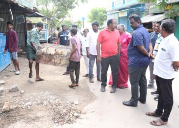 தூத்துக்குடி கடற்கரையில் மாஸ் கிளினிங் மேயர் ஜெகன் பெரியசாமி தொடங்கி வைத்தார்.