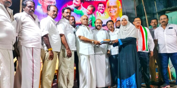 இந்தியா கூட்டணி வெற்றி பெற்றால் தமிழகம் போல் இந்தியா முழுவதும் அமைதி பூங்காவாக திகழும் தூத்துக்குடி காங்கிரஸ் கூட்டத்தில் மாநில துணைத்தலைவர் சண்முகம் பேசினார். 