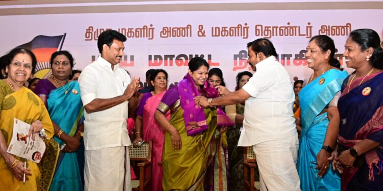 திருச்சியில் திமுக துணைப் பொதுச் செயலாளர் கனிமொழி கருணாநிதி எம்.பி தலைமையில் மகளிர் அணி & மகளிர் தொண்டர் அணி நிர்வாகிகள் அறிமுகக் கூட்டம்*