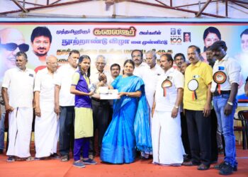 தமிழர்கள் தலை நிமிர்ந்து வாழ்வதற்கு தலைகுணிந்து எழுதியவர் கலைஞர் மாணவ மாணவிகளுக்கு பரிசளிப்பு விழாவில் அமைச்சர் கீதாஜீவன் பேச்சு