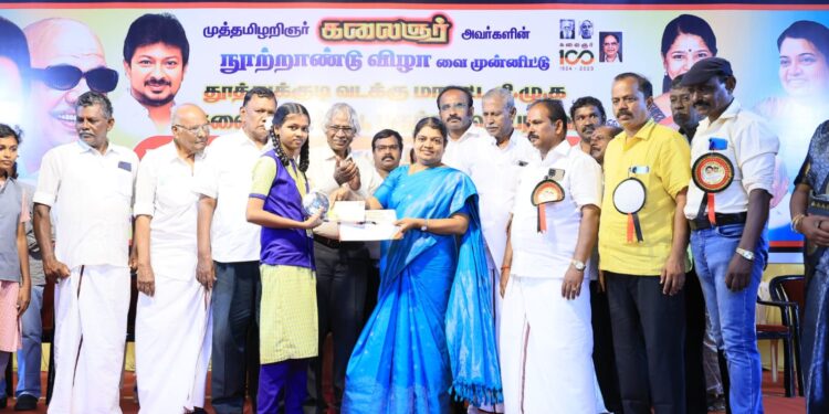 தமிழர்கள் தலை நிமிர்ந்து வாழ்வதற்கு தலைகுணிந்து எழுதியவர் கலைஞர் மாணவ மாணவிகளுக்கு பரிசளிப்பு விழாவில் அமைச்சர் கீதாஜீவன் பேச்சு