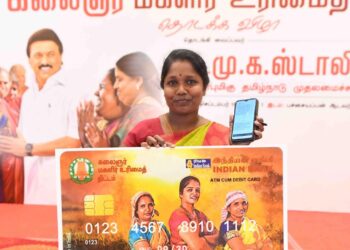 கலைஞர் மகளிர் உரிமைத்திட்டத்தில் பயனடைந்த பயனாளிகள்   முதலமைச்சர் ஸ்டாலினுக்கு நன்றி தெரிவித்துக் கொண்டனர். 