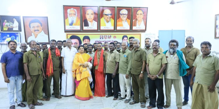 தூத்துக்குடியில் பல்வேறு பகுதிகளில் நலத்திட்ட உதவிகளை அமைச்சர் கீதா ஜீவன் வழங்கினார்