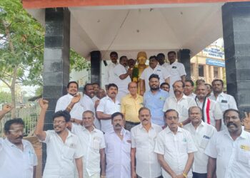 அதிமுக மாநில வர்த்தக அணி செயலாளராக நியமிக்கப்பட்ட சி.த.செல்லப்பாண்டியன் தொண்டர்கள் புடைசூழ தூத்துக்குடியில் தலைவர்கள் சிலைக்கு மாலை அணிவித்து மரியாதை 