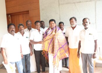 தூத்துக்குடி தெற்கு மாவட்ட திமுக வர்த்தக அணி துணை அமைப்பாளராக நியமிக்கப்பட்ட ரெங்கசாமி அமைச்சர் அனிதா ராதாகிருஷ்ணனிடம் வாழ்த்துப் பெற்றார்.