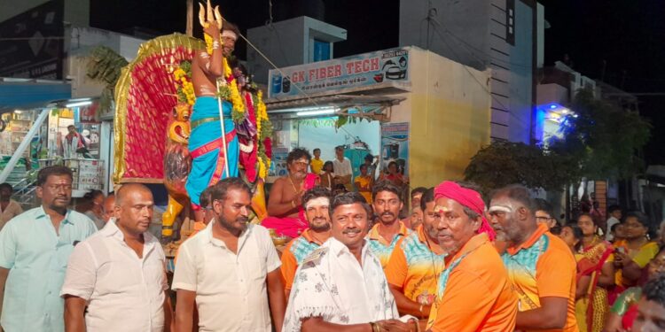 தாளமுத்துநகரில் சூரசம்ஹாரம் நடைபெற்றது. ஊராட்சி மன்ற தலைவர் சரவணக்குமார் பங்கேற்பு