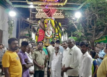 தூத்துக்குடி நந்தகோபாலபுரம் பத்திரகாளியம்மன் கோவிலில் சூரசம்ஹாரம் நடைபெற்றது.