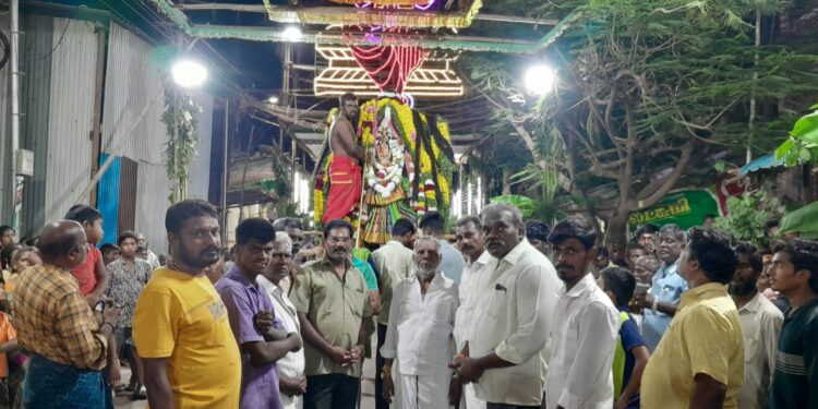 தூத்துக்குடி நந்தகோபாலபுரம் பத்திரகாளியம்மன் கோவிலில் சூரசம்ஹாரம் நடைபெற்றது.