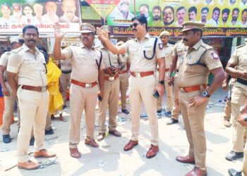 குலசை தசரா திருவிழாவில் சிறப்பாக பாதுகாப்பு வழங்கிய காவல்துறைக்கு பொதுமக்கள் பாராட்டு 