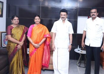 அமைச்சர் கீதாஜீவன் மணிவிழாவை முன்னிட்டு முதலமைச்சர் ஸ்டாலினை சந்தித்து வாழ்த்து பெற்றார்.