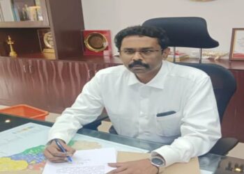 தூத்துக்குடி மாவட்டத்தின் 27வது கலெக்டராக லட்சுமிபதி பதவியேற்பு