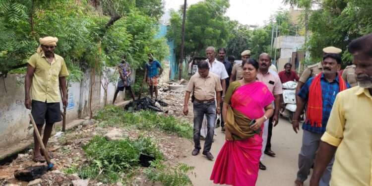 தூத்துக்குடி 36வது வார்டு பகுதியில் அமைச்சர் கீதாஜீவன் பொதுமக்களிடம் குறை கேட்பு