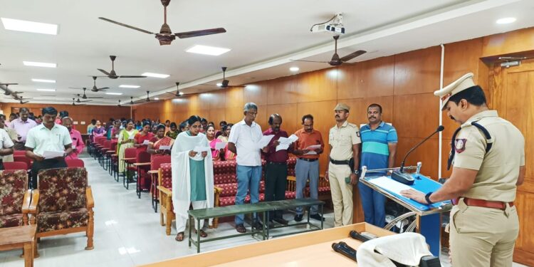 தூத்துக்குடி எஸ்.பி பாலாஜி சரவணன்  தலைமையில் ’தேசிய ஒற்றுமை நாள்” உறுதிமொழி எடுக்கப்பட்டது