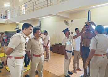 தூத்துக்குடி தருவை மைதானத்தில் ராமநாதபுரம் சரக காவல்துறை துணை தலைவர் எம். துரை   மற்றும் தூத்துக்குடி எஸ்.பி பாலாஜி சரவணன்  தலைமையில் தமிழ்நாடு நேரடி உதவி ஆய்வாளர் பதவிக்கான உடற் தகுதி தேர்வு இன்று நடைபெற்று வருகிறது