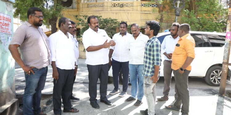 தூத்துக்குடி மாநகராட்சி பகுதியில் தார்சாலை அமைக்கும் பணி மேயர் ஜெகன் பெரியசாமி ஆய்வு