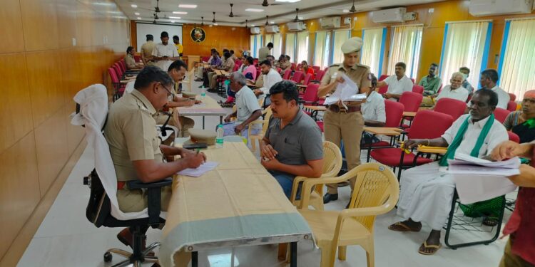 தூத்துக்குடி சைபர் குற்றப்பிரிவு காவல்துறை கூடுதல் கண்காணிப்பாளர் உன்னிகிருஷ்ணன் அவர்கள் தலைமையில் குறைதீர்க்கும் மனு கூட்டம் நடைபெற்றது