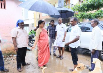 தூத்துக்குடியில் மழைநீர் தேங்கியுள்ள இடங்களை அமைச்சர் கீதாஜீவன் பார்வையிட்டார்