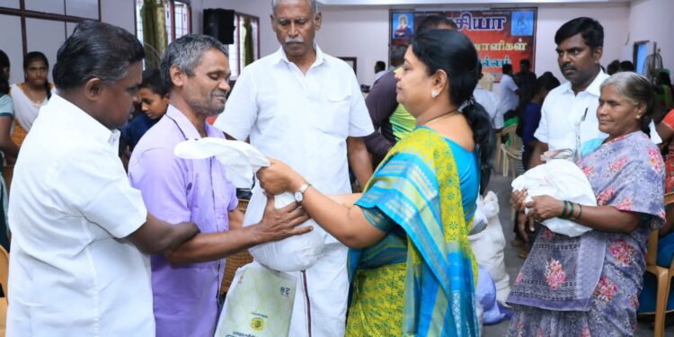 தூத்துக்குடி மாற்றுத்திறனாளி குழந்தைகளுடன் அமைச்சர் கீதாஜீவன் தீபாவளி கொண்டாட்டம்.